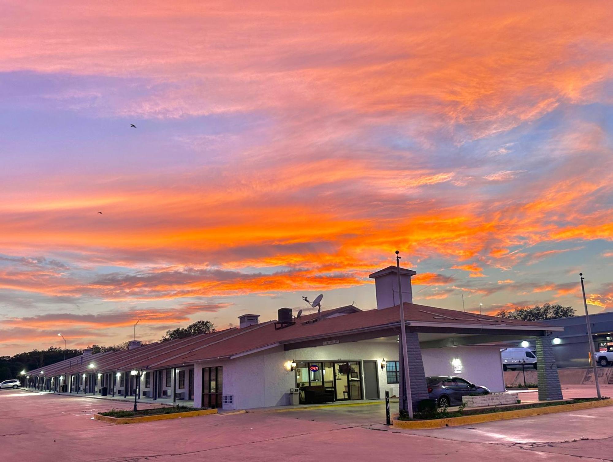 Sunset Inn Brady  Kültér fotó